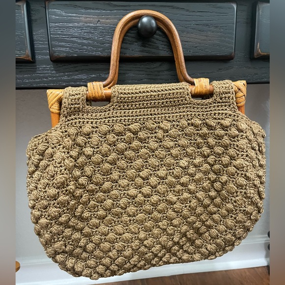 Vintage tan Macrame Handbag with beautiful wood handle - Picture 1 of 7